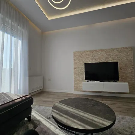 Pyramid * Τίρανα